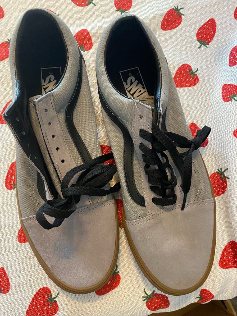 Vans Men's Low-Top Sneakers in Light Gray, Black & Gum - Picture 5 of 6